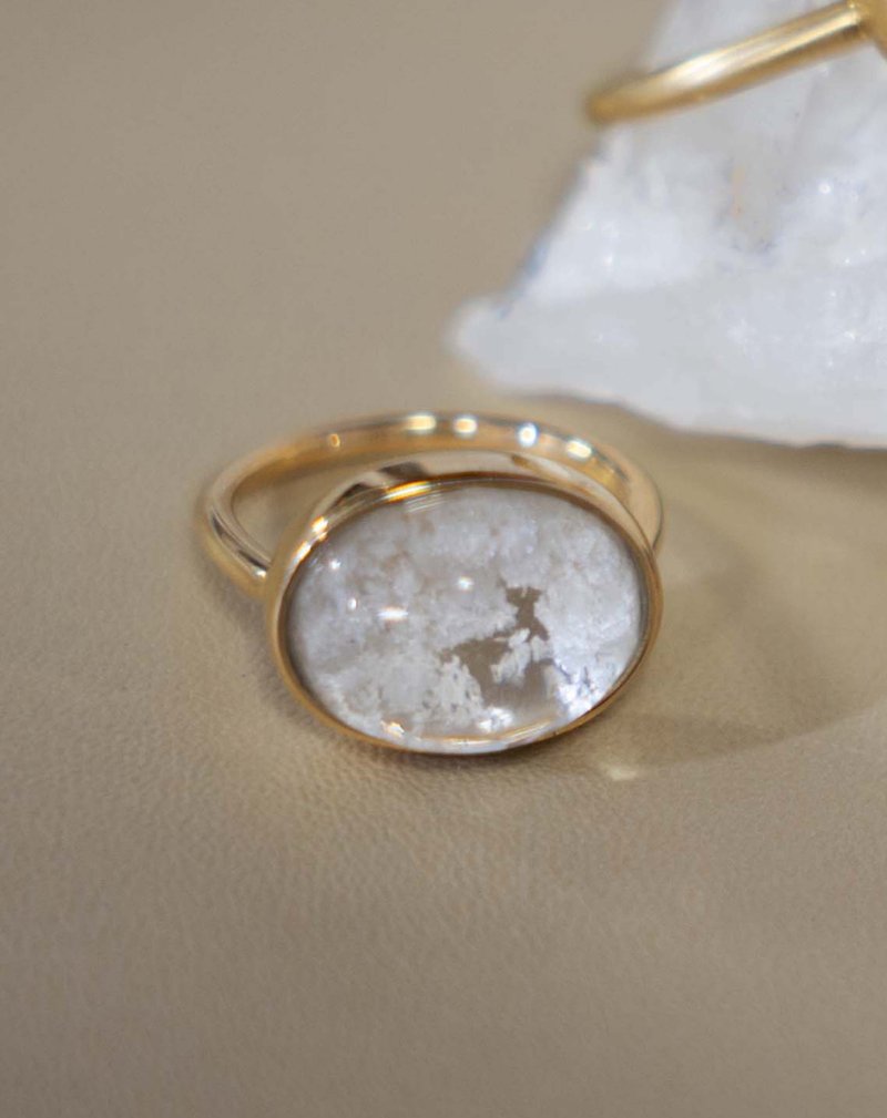 White Garden Quartz K18 Ring - 戒指 - 其他金屬 白色