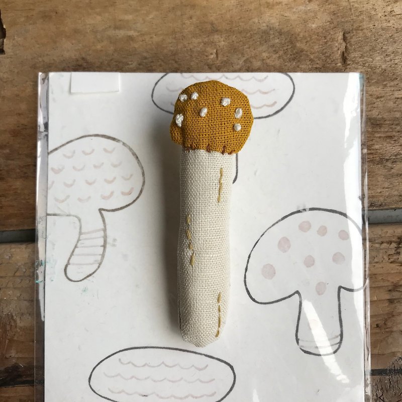 黃蘑菇/別針 - 胸針/心口針 - 棉．麻 黃色
