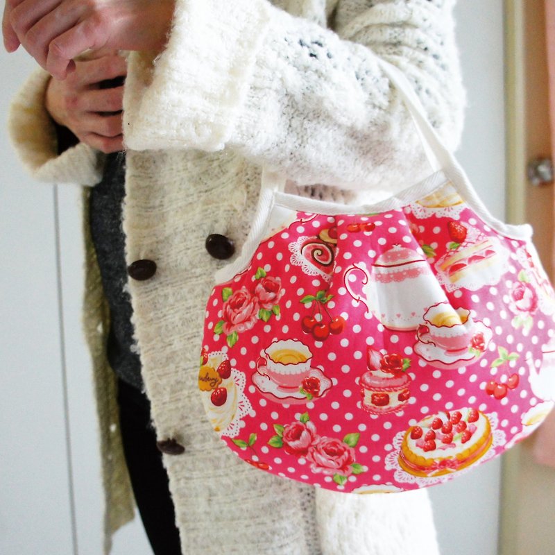 Lovely (Japanese cloth) strawberry cake afternoon tea handbag, hand bag, lunch out bag, Peach - กระเป๋าถือ - ผ้าฝ้าย/ผ้าลินิน สีแดง