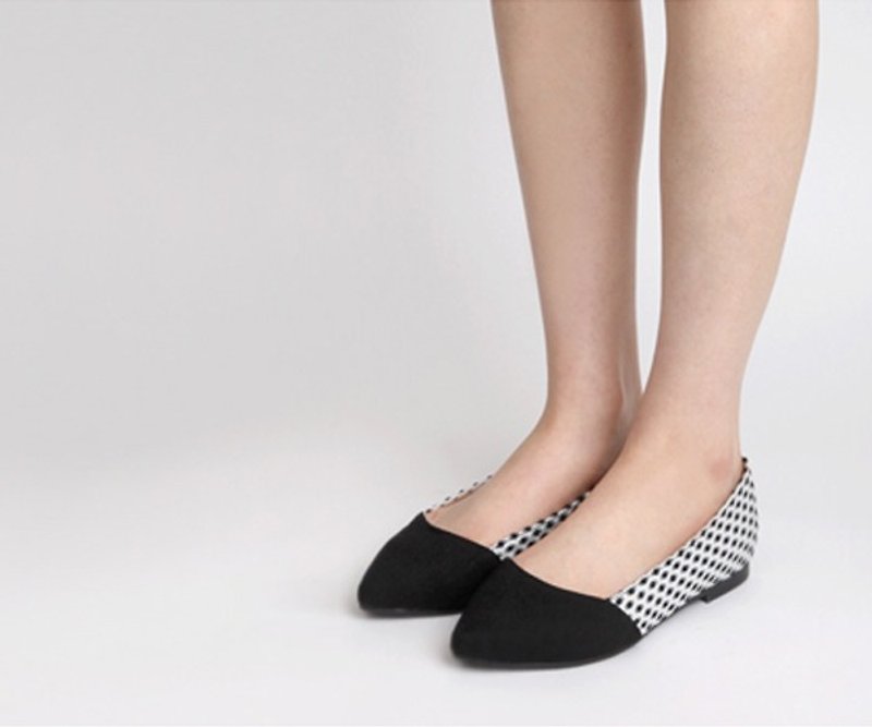 新上架秋裝 - SPUR 點點尖頭平底鞋 JS7046 BLACK - 女休閒鞋/帆布鞋 - 其他材質 