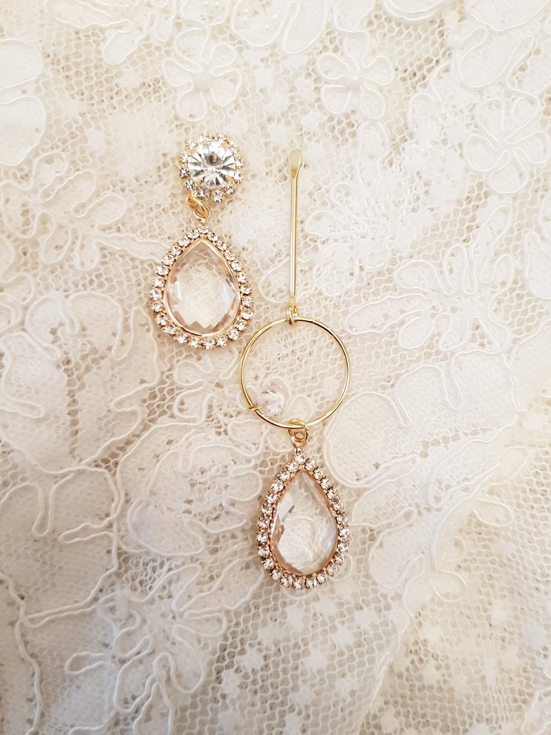  two different earrings with high polish clear teardrop crystal c - 耳環/耳夾 - 銀 