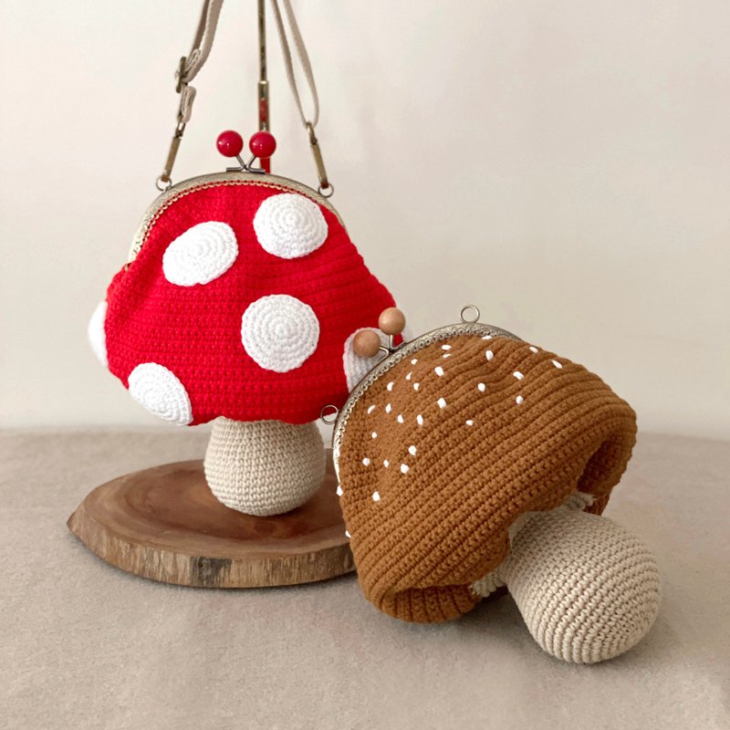 [Golden Mushroom Bag] Crocheted Polka Dot Mushroom Stereo Shaped Gold Mouth Bag/Crossbody Bag - Large - กระเป๋าแมสเซนเจอร์ - ผ้าฝ้าย/ผ้าลินิน สีแดง