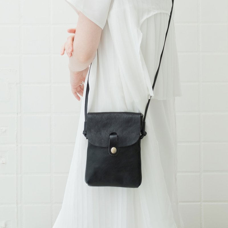 Retro-leather buckle mobile phone bag-black - กระเป๋าแมสเซนเจอร์ - หนังแท้ สีดำ