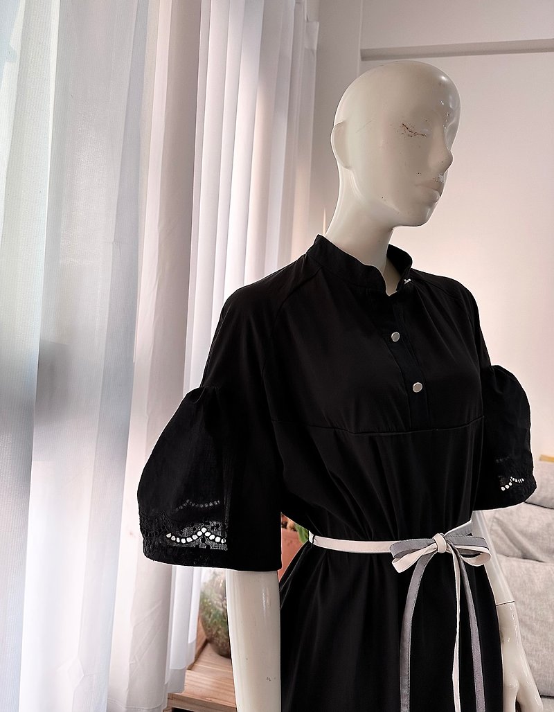 布地のステッチが刺繍されたパフスリーブドレス - ワンピース - コットン・麻 ブラック