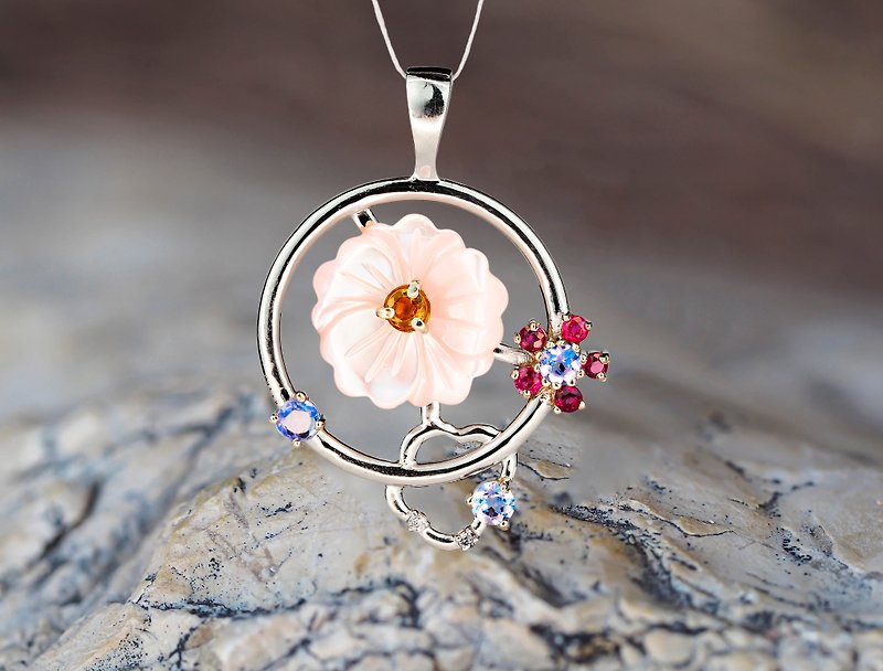 Flower pendant with carved mother of pearl, tanzanite, pink and orange sapphires - Necklaces - Precious Metals Gold