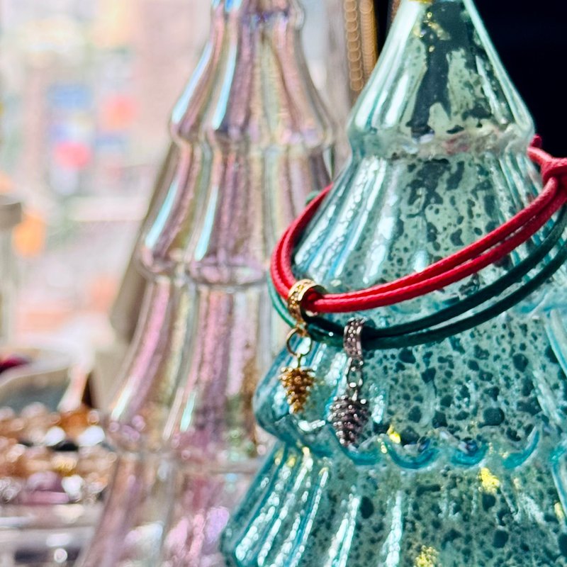 ITS-B688【2025・聖誕祝福・小松果】聖誕節禮物蠟繩手環1條 - 手鍊/手環 - 純銀 金色