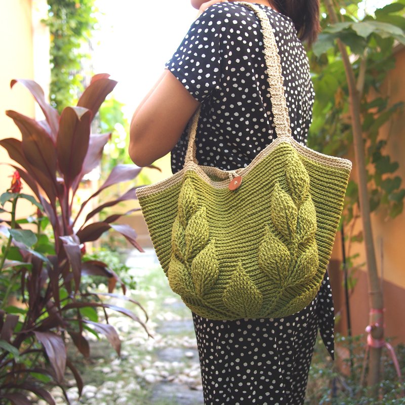 Handmade Crochet Tote Bag Leaf Embossed Minimalist Style, Forest Green Color - 手提包/手提袋 - 其他材質 綠色