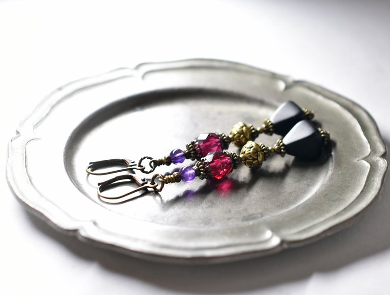 Jet black and raspberry vintage bohemian beads, lotus brass and amethyst earrings - Earrings & Clip-ons - Glass Purple