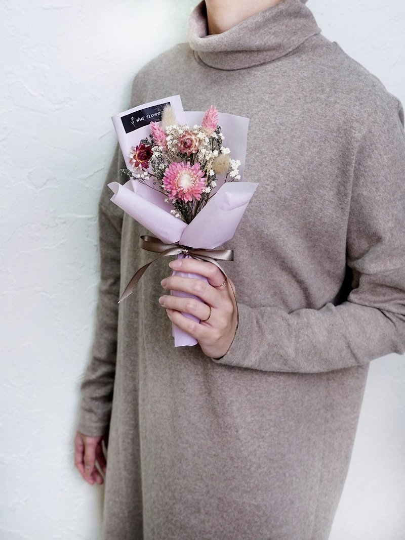 Mini Dry Bouquet [Miaomiao Cat Color Straw Chrysanthemum]-Dry Flower / Birthday Gift / Valentine's Day Flower Gift - ช่อดอกไม้แห้ง - พืช/ดอกไม้ สีม่วง