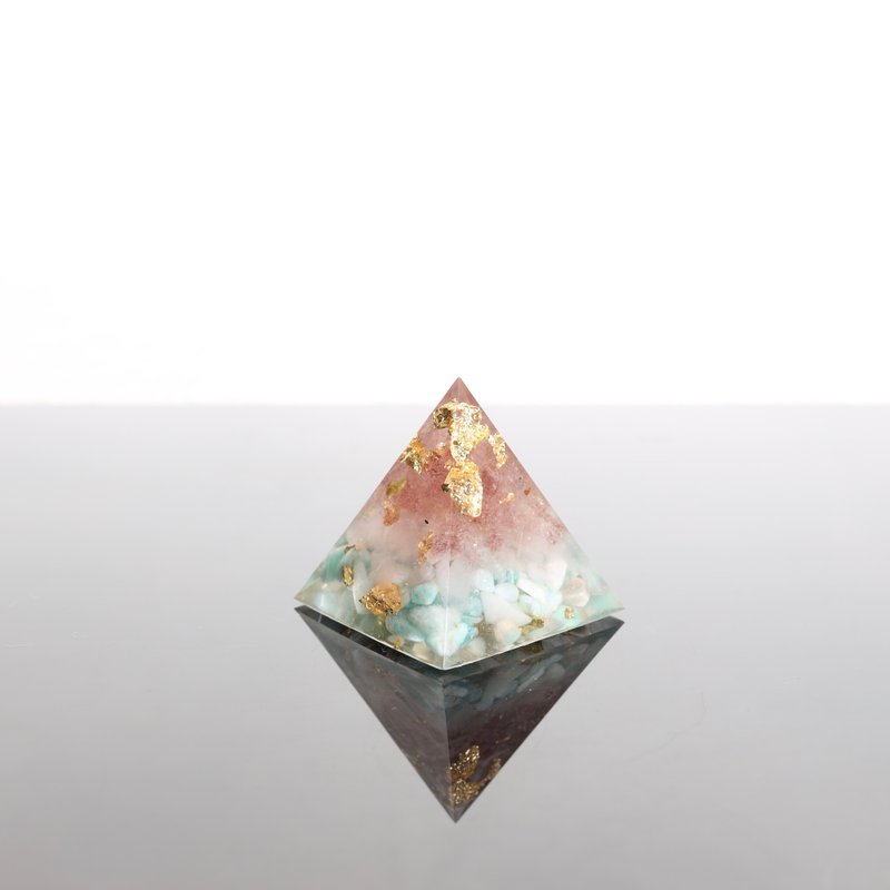 【情人節禮物】夏日莓果冰品奧剛迷你金字塔-粉水晶草莓晶戀愛運 - 擺飾/家飾品 - 水晶 粉紅色