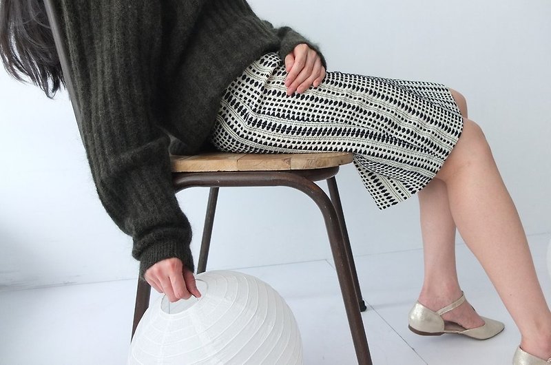 Black / off-white geometric pattern pencil skirt - กระโปรง - ผ้าฝ้าย/ผ้าลินิน 