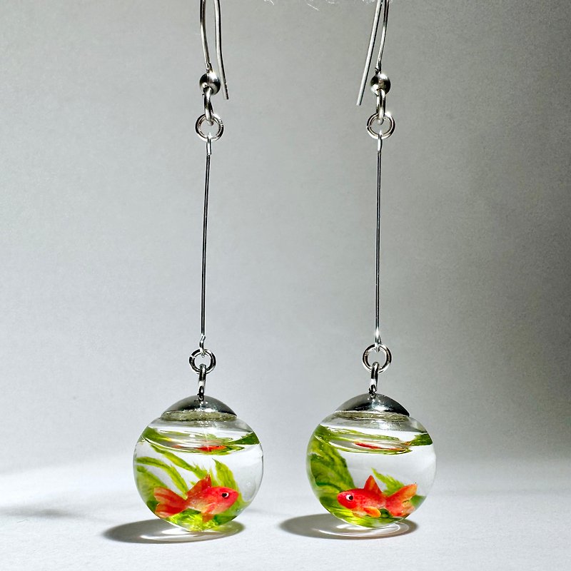 Glass goldfish ball earrings - ต่างหู - แก้ว 