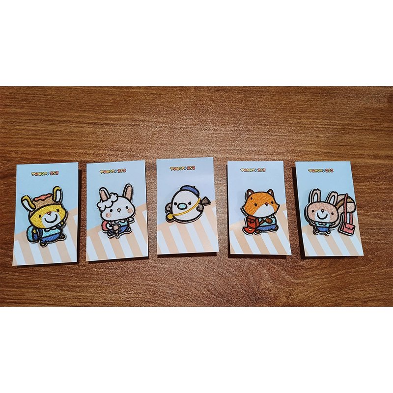 吐霧兔 上學刺繡別針 6款 - 徽章/別針 - 繡線 多色