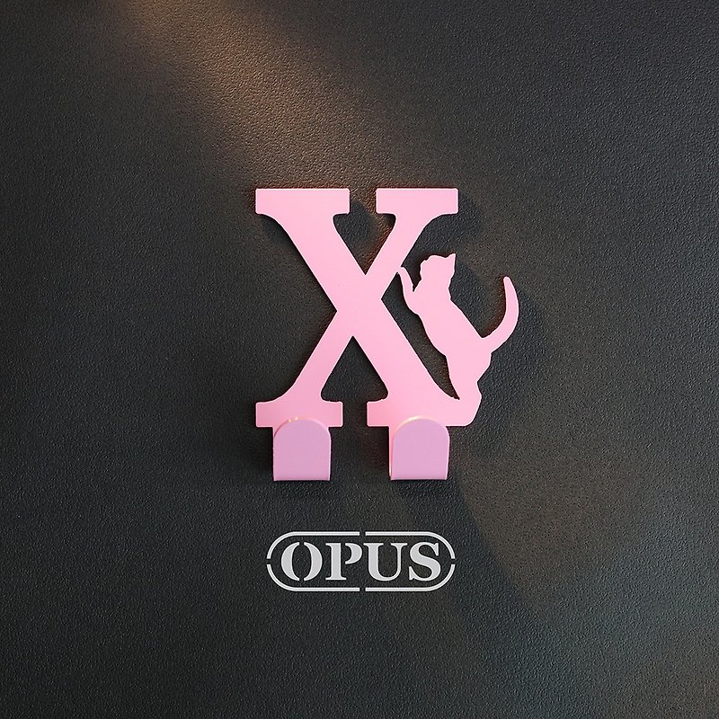 【OPUS Dongqi Metalworking】When a Cat Meets the Letter X - Hanging Hook (Pink)/Wall Decoration Hook - ตกแต่งผนัง - โลหะ สึชมพู