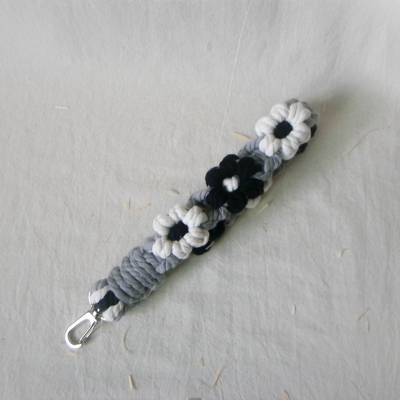 Thick cotton thread black and white flower wrist rope/hand-woven - เชือก/สายคล้อง - ผ้าฝ้าย/ผ้าลินิน 