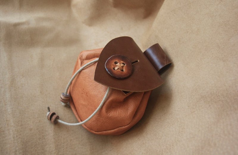 Medieval leather buckle drawstring bag - กระเป๋าเครื่องสำอาง - หนังแท้ สีส้ม
