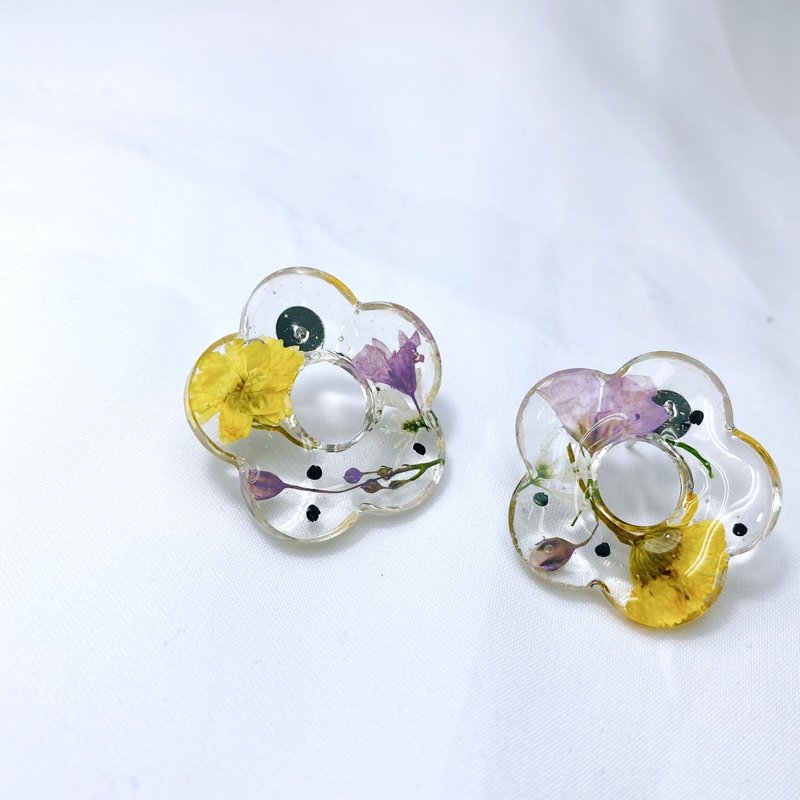 実花• Pressed flower handmade earrings - Earrings & Clip-ons - Plants & Flowers 
