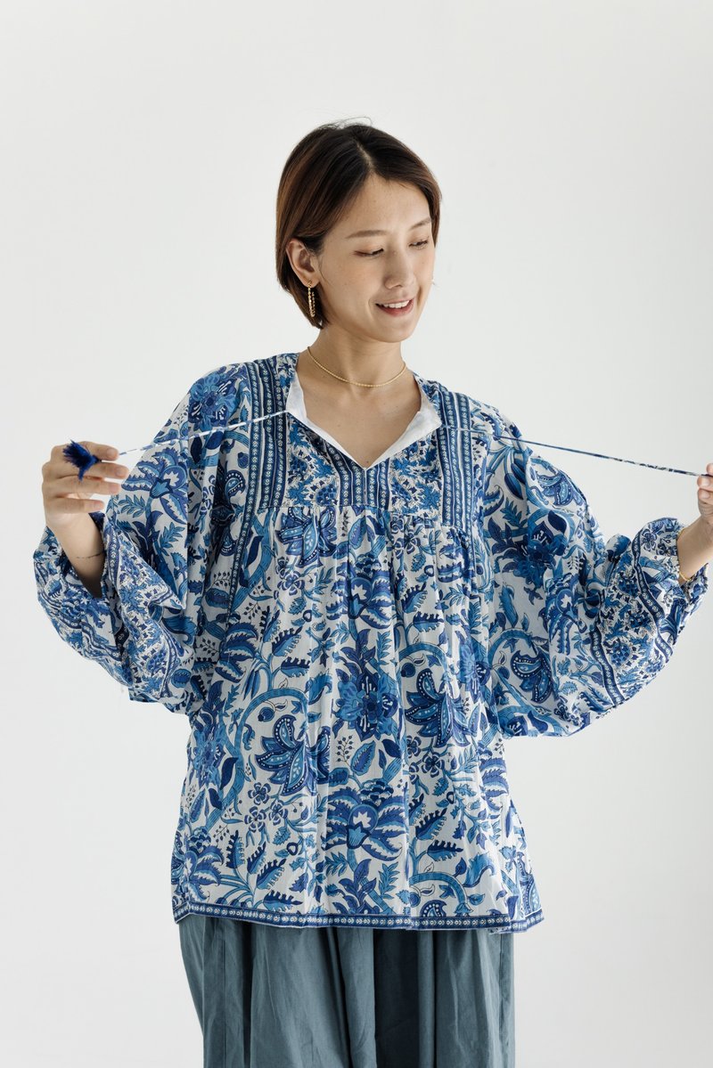 Peng sleeve strappy top_Blue Porcelain - เสื้อผู้หญิง - ผ้าฝ้าย/ผ้าลินิน สีน้ำเงิน