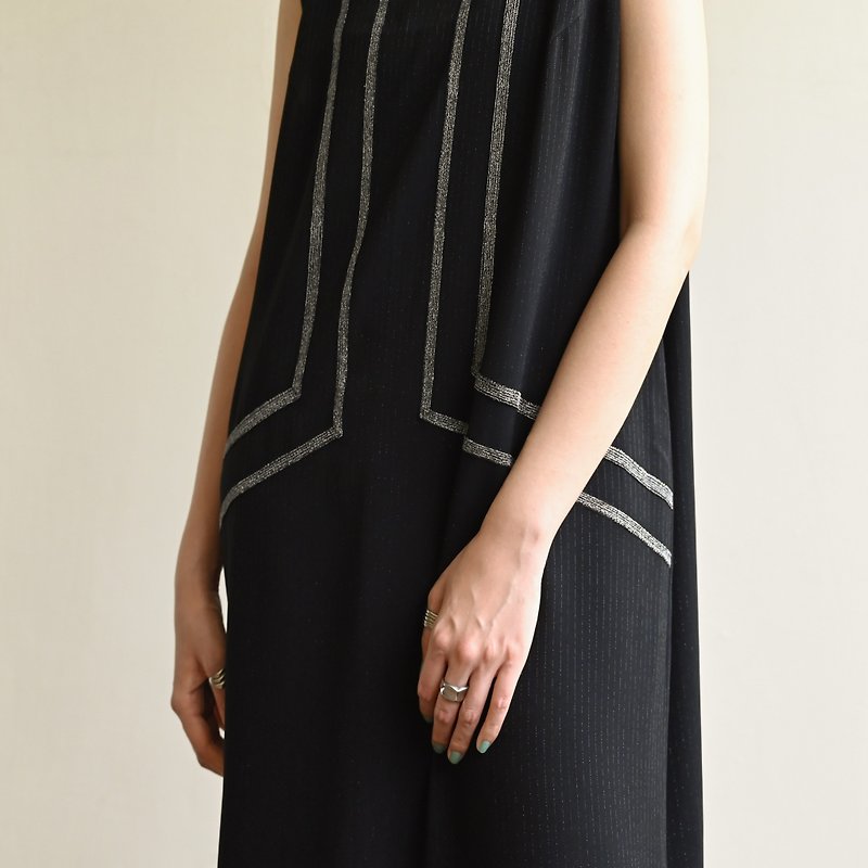 [NaSuBi Vintage] Glitter Embroidered Wide Sleeveless Vintage Dress - ชุดเดรส - ไฟเบอร์อื่นๆ สีดำ