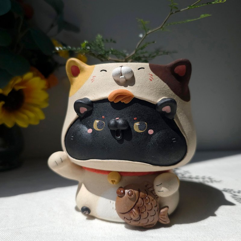 Black lucky cat holding fish planter. Garden decor. - 植栽/盆栽 - 陶 