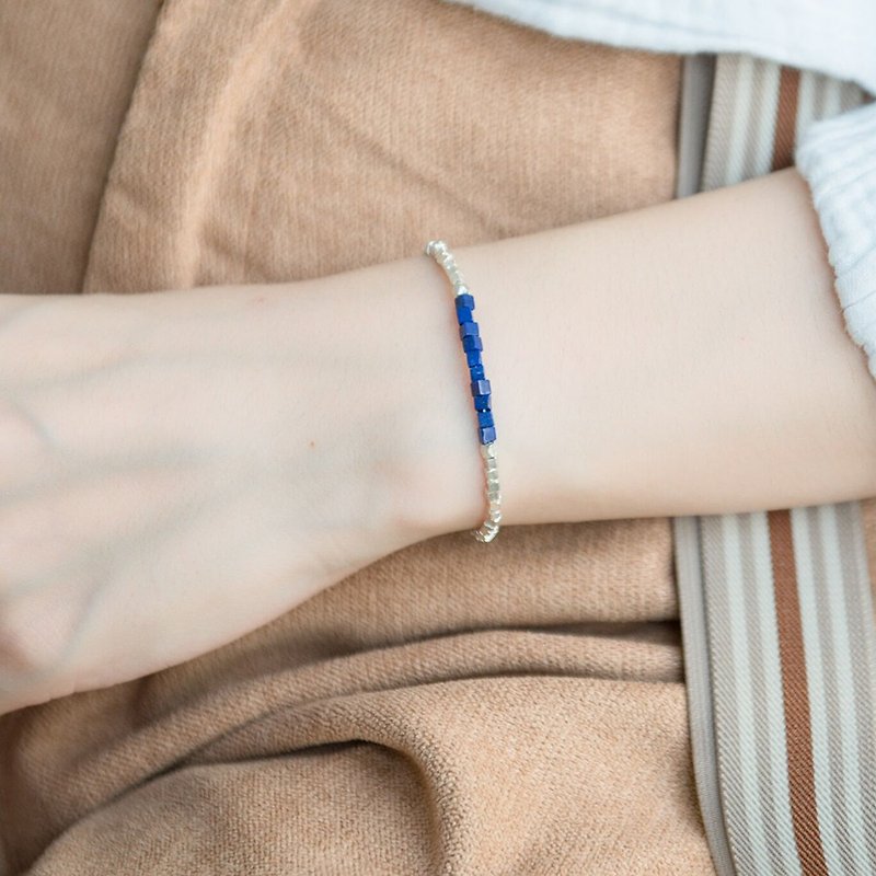 Personality lapis lazuli bracelet - สร้อยข้อมือ - เครื่องเพชรพลอย สีน้ำเงิน