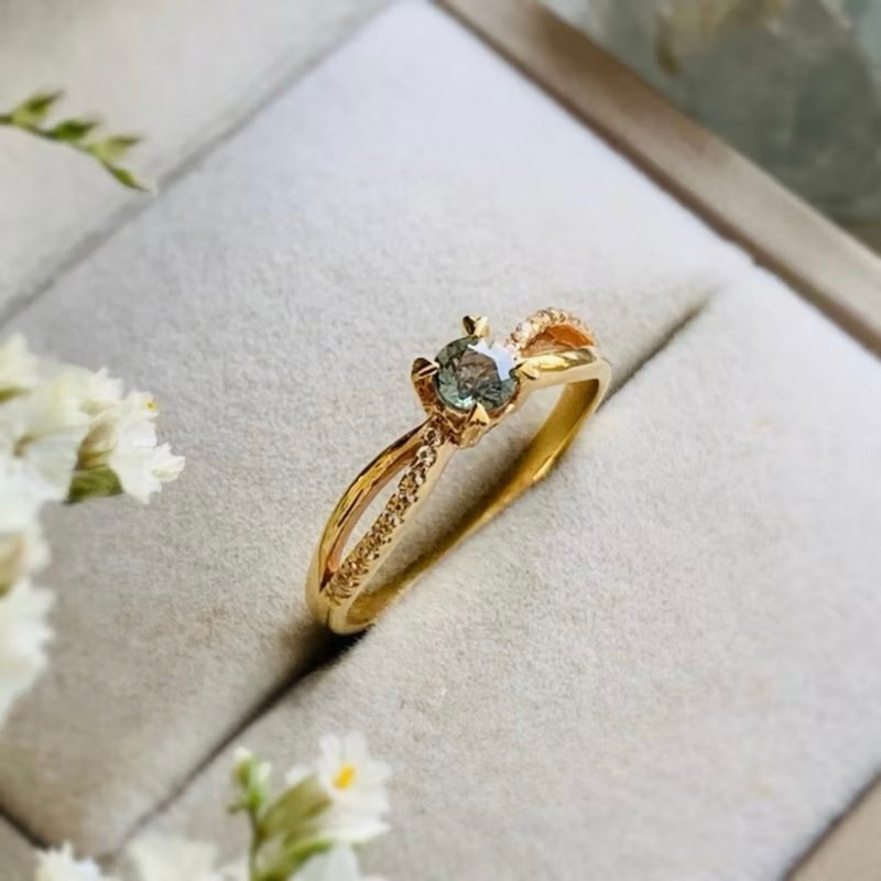 綠色藍寶石戒指 (綠色光澤), 圓形, 直徑4毫米。心形錶圈設計。 - 戒指 - 半寶石 綠色