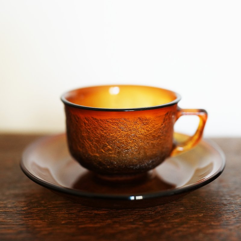 French vintage 1970 amber coffee cup and saucer set - แก้วมัค/แก้วกาแฟ - แก้ว 