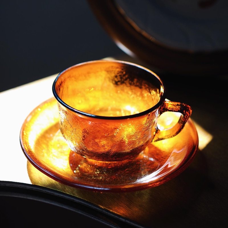 1970 French Arcoroc Sierra amber glass and saucer set - แก้วมัค/แก้วกาแฟ - แก้ว สีนำ้ตาล