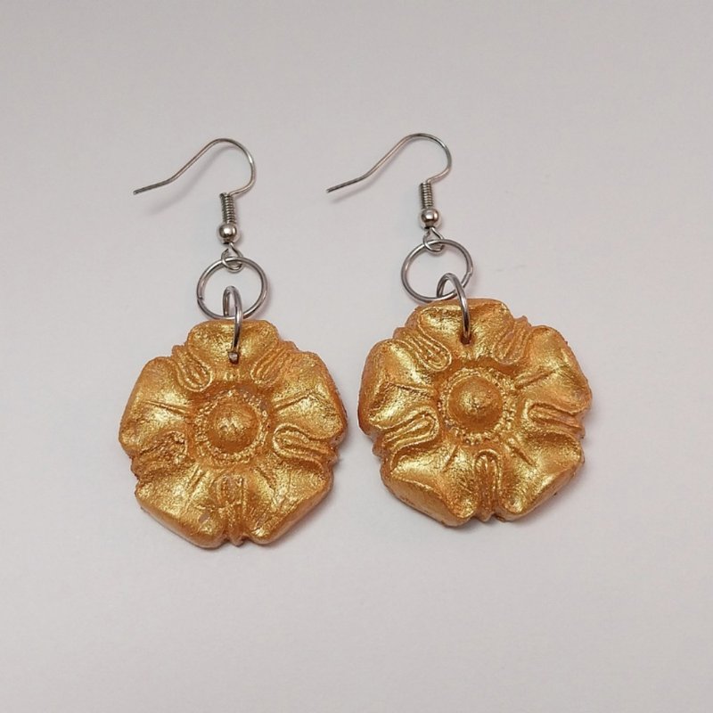 Gold Flower Color Earring Handmade Air Dry Clay Eco Friendly Stainless Hook - 耳環/耳夾/耳骨夾 - 黏土 金色