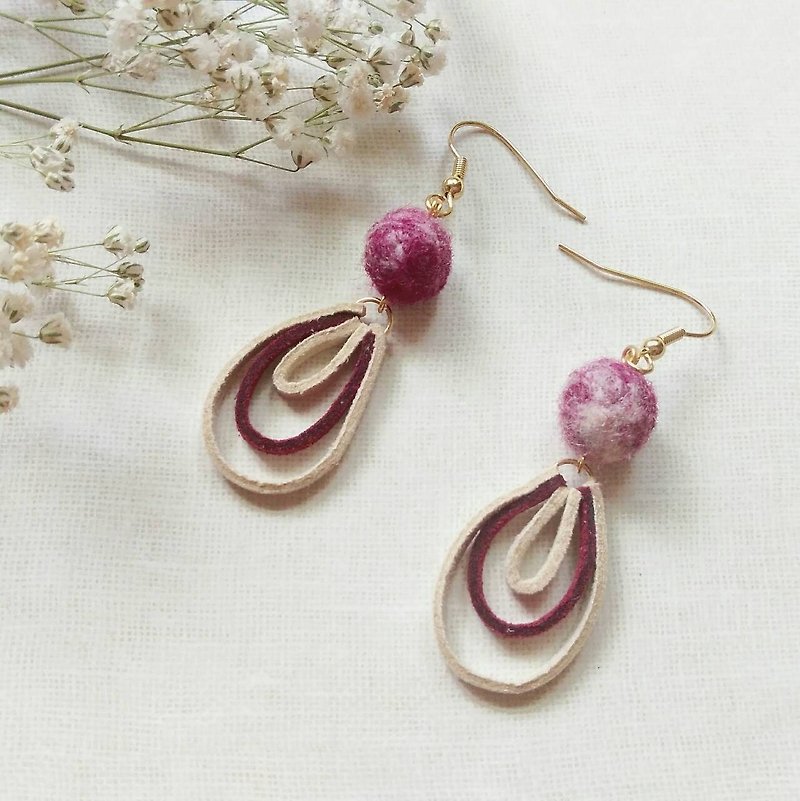 Dinner party hand-made wool felt earrings can be changed to Clip-On - ต่างหู - ขนแกะ สีแดง