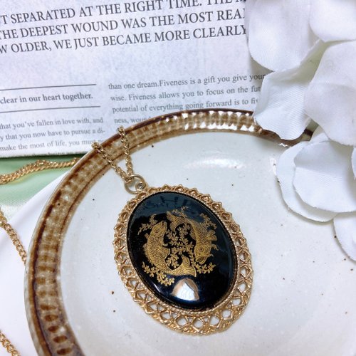 挪亞方舟古董飾品 Vintage Jewelry 【西洋古董飾品】Pakula精美雙魚黑底金琺瑯層次素描感 胸章胸針