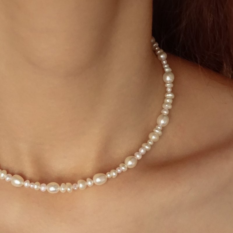 Delilah Freshwater Pearl Necklace/Natural Pearl/Baroque/Delicate - สร้อยคอ - ไข่มุก ขาว
