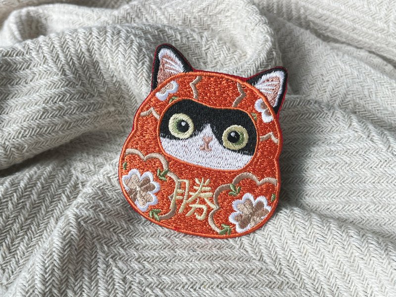 Mercedes-Benz embroidered portable mirror/hot stamping/pin | Bodhidharma lucky cat electric embroidery cloth patch - เข็มกลัด/พิน - งานปัก 