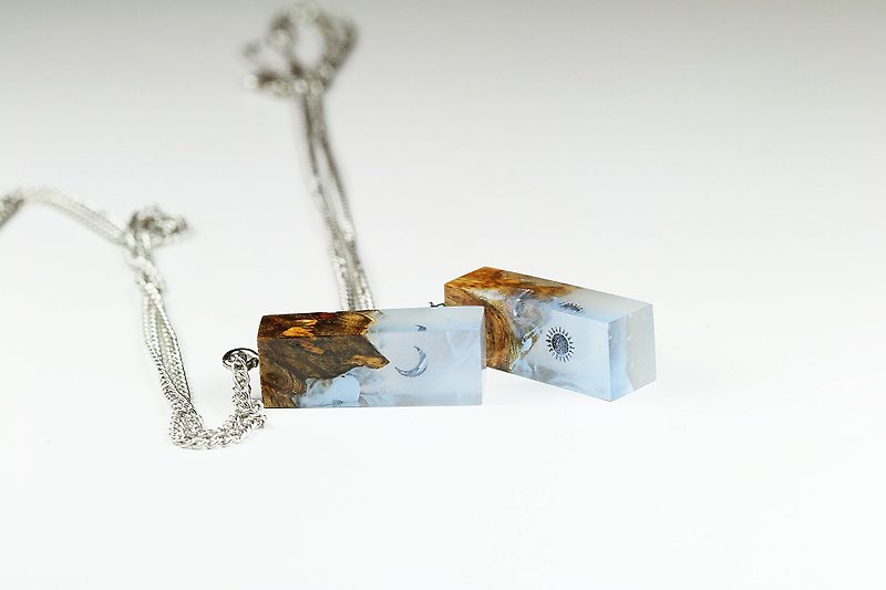 Glow in the dark with Your Signature x Frozen necklace (from Burl wood) - 項鍊 - 木頭 藍色
