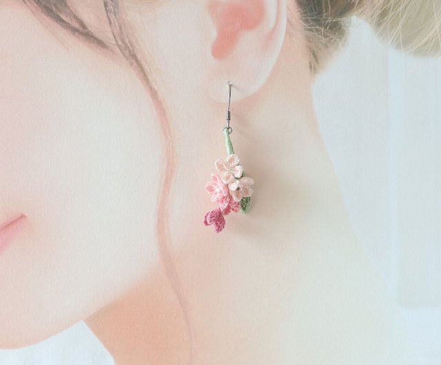 First Love 初恋】ライラック イヤリング 4色 刺繡糸一本で丁寧 First Love 初恋】ライラック イヤリング 4色 刺繡糸一本で丁寧