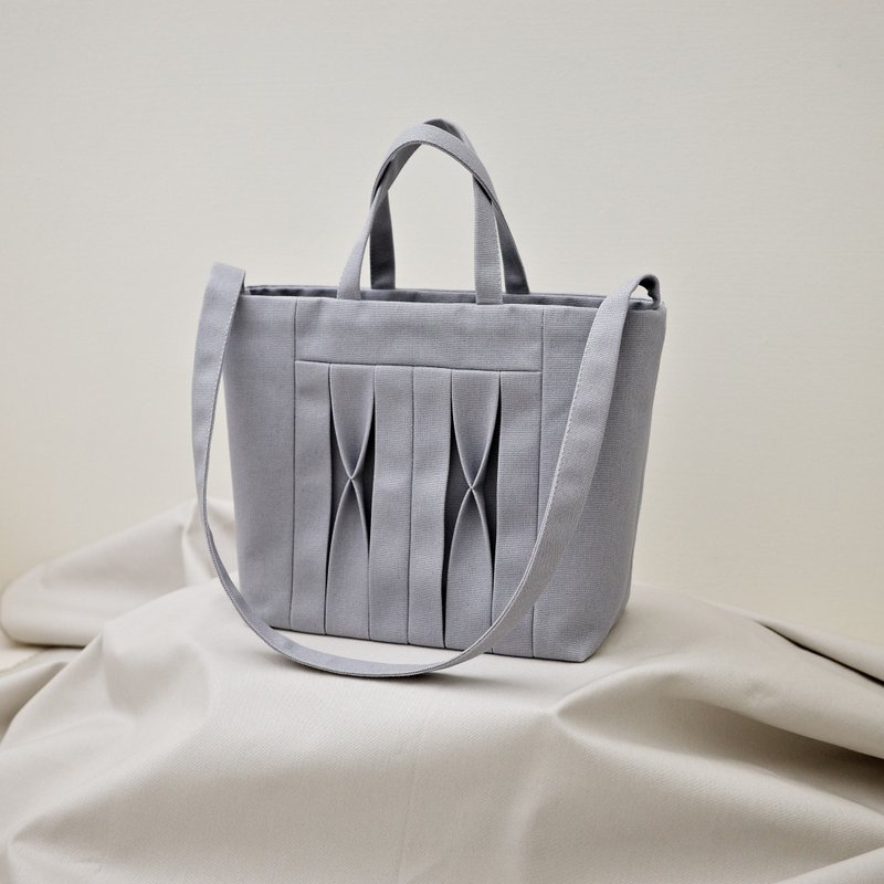 Three-dimensional pleated medium tote bag/canvas bag/hand-held and shoulder-carrying/side carry/ice gray - กระเป๋าถือ - ผ้าฝ้าย/ผ้าลินิน สีเทา