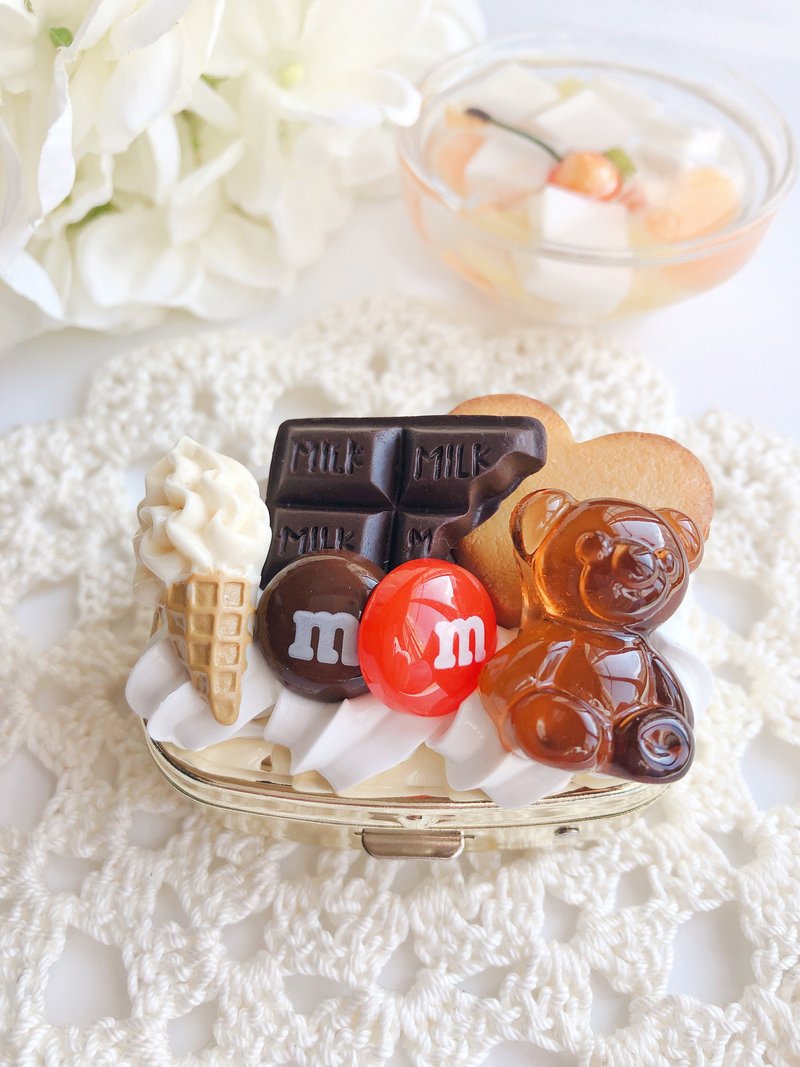 Pill case,case,chocolate,candy,fake sweets,sweetsdeco,kawaii,お菓子のピルケース - 居家收納/收納盒/儲物盒 - 黏土 藍色
