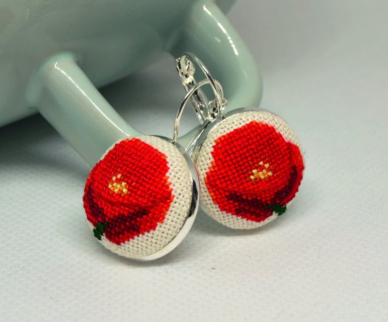 紅色罌粟花刺繡耳環為她的十字繡自然首飾手工製作精美花卉禮物 - 耳環/耳夾/耳骨夾 - 繡線 紅色