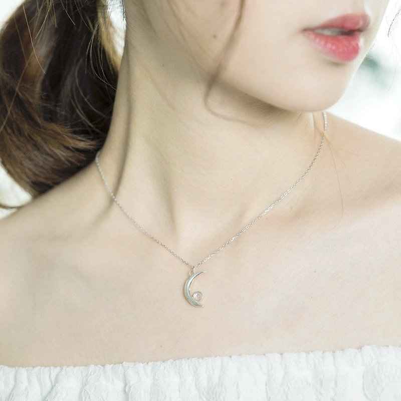 Moonstone 925 Sterling Silver Crescent Moon Necklace - สร้อยคอ - เงินแท้ สีเงิน