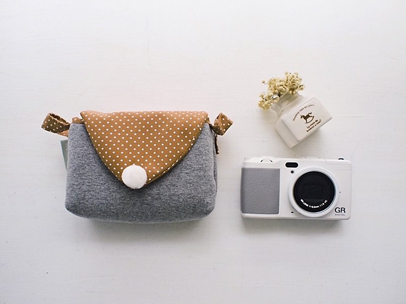 hairmo triangle envelope buckle with zipper camera bag- Brown dot (monocular/type monocular) - กระเป๋ากล้อง - กระดาษ สีนำ้ตาล