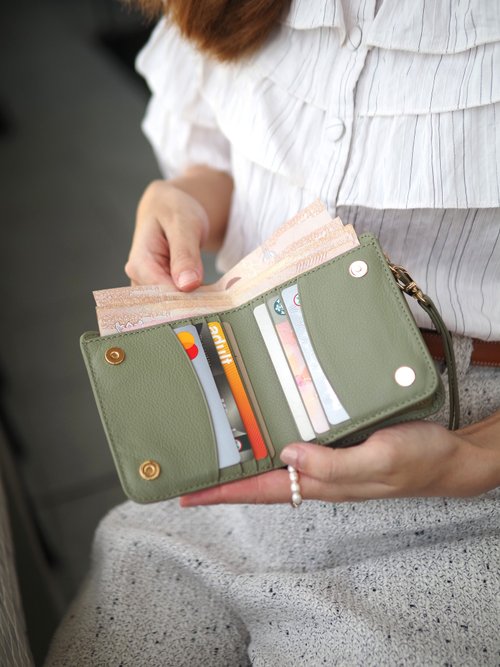 アンナ(ピスタチオグリーン)：ミニ財布、ショートウォレット