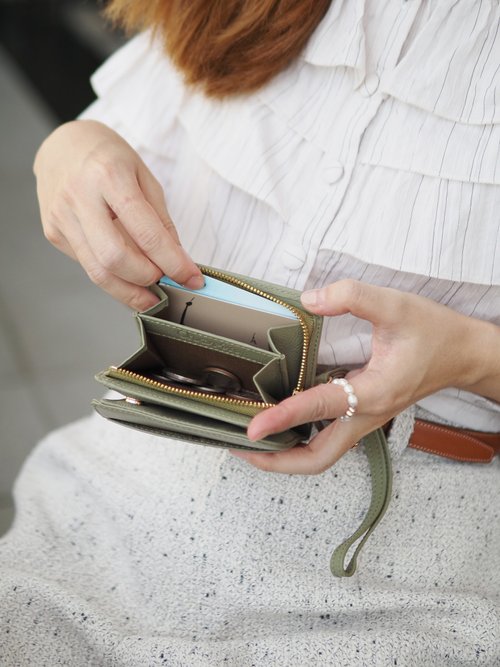 クラソ Kraso 小銭入れがパカッと開く！ レジ前で支払いスマート
