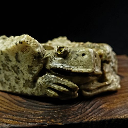 [カスタマイズされた石の彫刻]ゴールドのカエル/サンゴの化石の彫刻