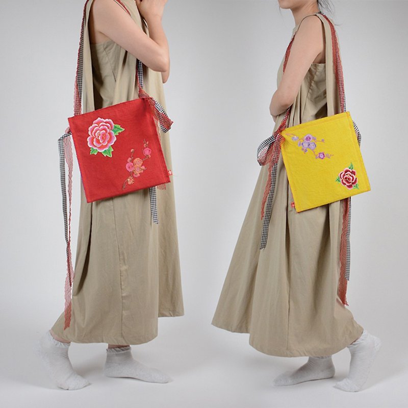 [Taiwan's original ecology] hand-embroidered hand-held flower bag / cross-body bag large - กระเป๋าคลัทช์ - งานปัก หลากหลายสี