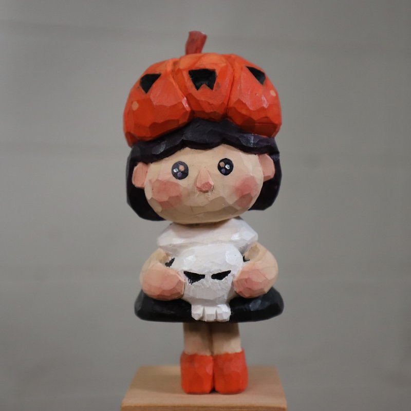 カボチャの衣装を着た女の子 - 置物 - 木製 オレンジ