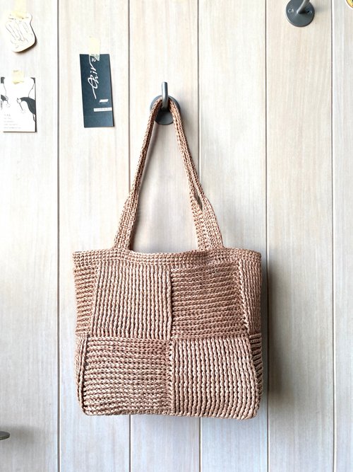 刺繍ロゴ入り ラフィア風織り トートバッグ 大注目】PRADA◇ラフィア風 スモール トートバッグ 刺繍ロゴ