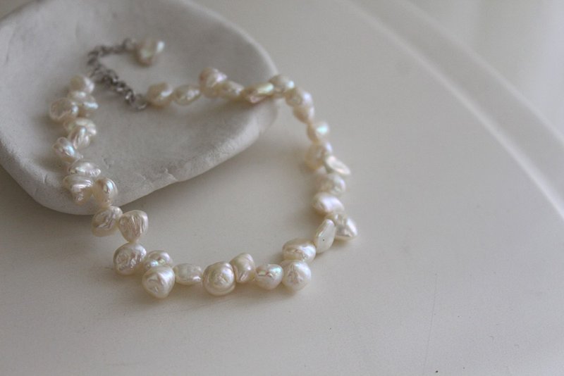 Irregular Natural Shaped Pearl Bracelet - สร้อยข้อมือ - ไข่มุก 