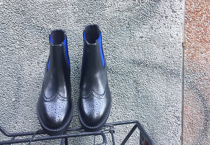 Painting # 8020 || calfskin carved small boots jumping thinking black + blue || - Women's Booties - Genuine Leather Black
