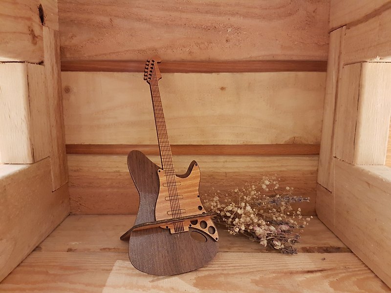 【先生の日ギフト】木製スマホホルダー─エレキギター - 置物 - 木製 ブラウン