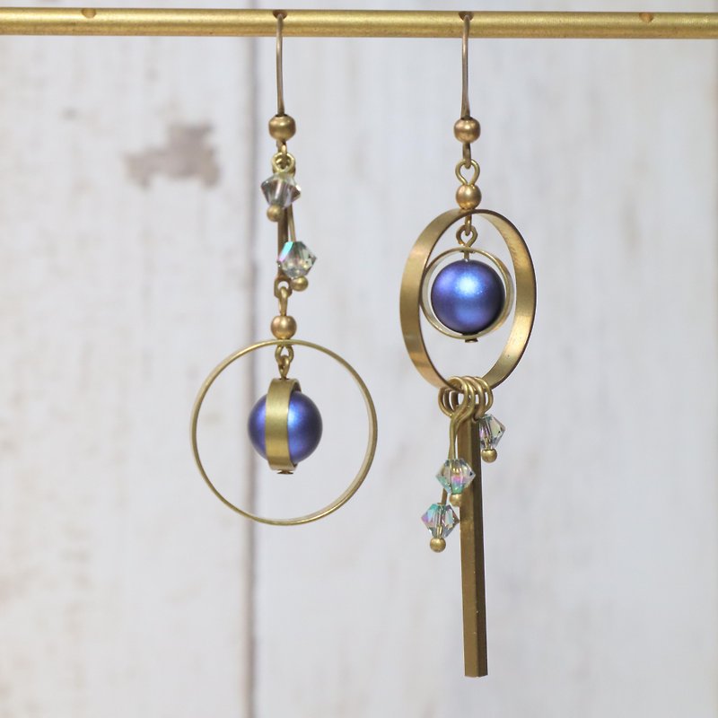 Reflecting asymmetrical Bronze earrings with Swarovski crystals can change the folder Tanabata gift customized - ต่างหู - ทองแดงทองเหลือง สีน้ำเงิน
